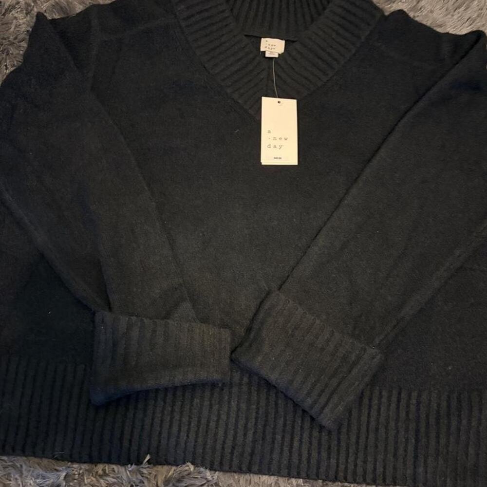 Women's Long Sleeve V-Neck Pullover Size XL